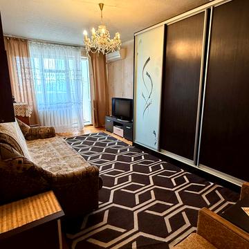 Академіка Янгеля вул., 8