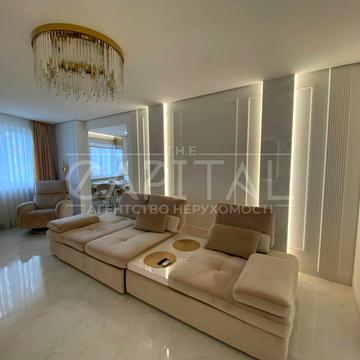 Юрія Шумського вул., 5