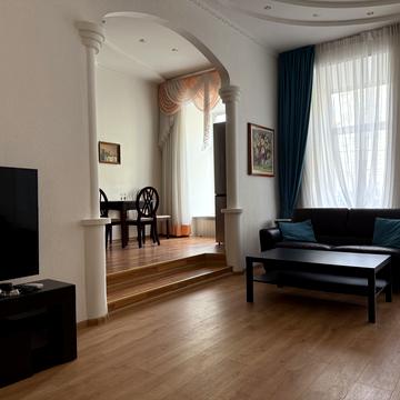 Велика Васильківська вул. (Червоноармійська), 26