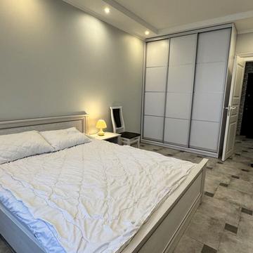 Миколи Гулака вул., 4