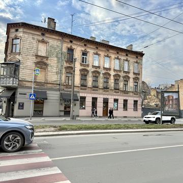 Вячеслава Чорновола просп. (), 4