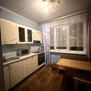 Квітневий пров., 6