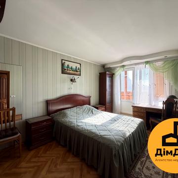 Амвросія Бучми бульв., 8