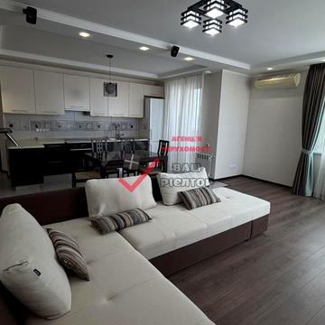 Богдана Хмельницького бульв., 21