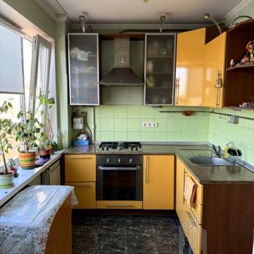 Прирічна вул., 27