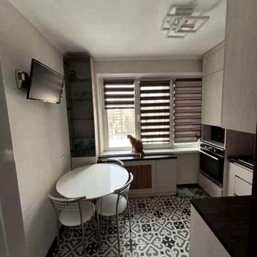 Академіка Булаховського вул., 38