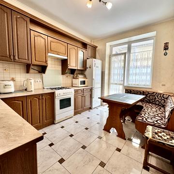 Малоголосківська вул., 8д