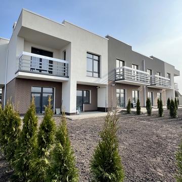 Коновальця, 42