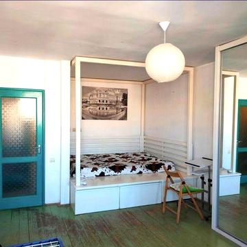 Різницька вул., 8