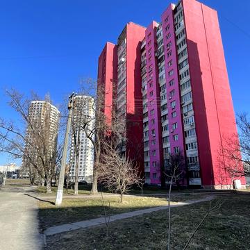 Райдужна вул., 1