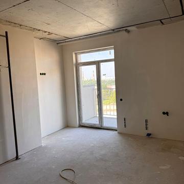 Бережанська вул., 18