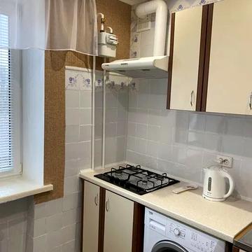 Юліана Матвійчука вул. (), 77