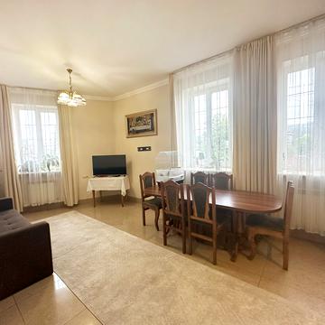 Амвросія Метлинського вул., 1