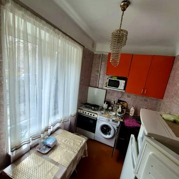 Почайнинська вул., 44