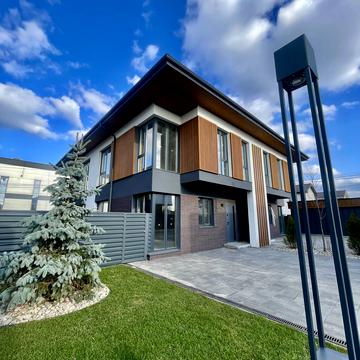 Полтавська вул.