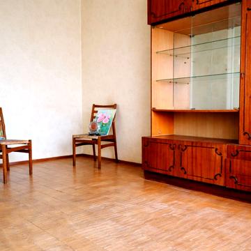 Поліська вул., 26