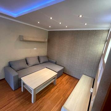 Полонської-Василенко вул. (Желваківського), 4