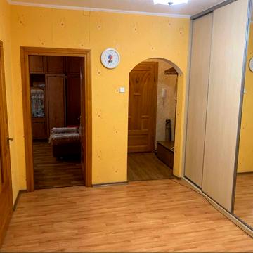 Прирічна вул., 37