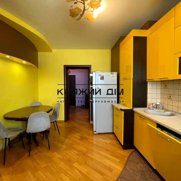 Дніпровська набережна вул., 19