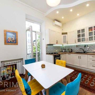 Тараса Шевченка бульв., 9/28