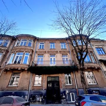 Кирила і Мефодія вул., 31