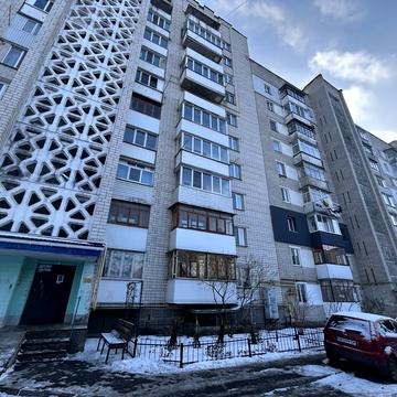 Івана Миколайчука вул., 38