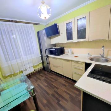 Академіка Янгеля вул., 8