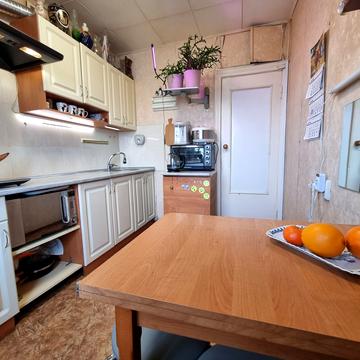 Новаторів вул., 9