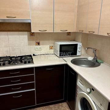 Нескорених вул. (Героїв Праці), 12