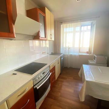 Академіка Корольова вул., 46