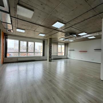 Камянецька вул., 30