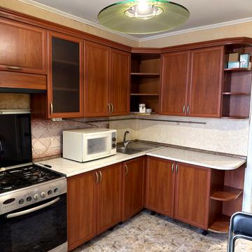 Анни Ахматової вул., 5