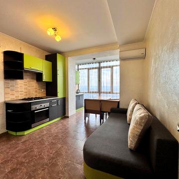 Європейська пл., (Будинок 1)