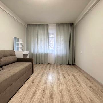 Будівельників вул., 15