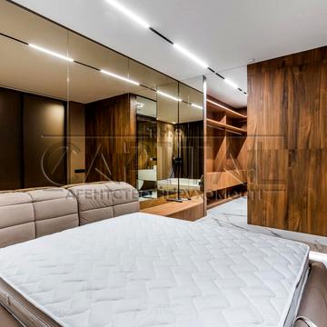 Предславинська вул., 44