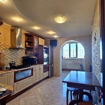 Набережна Перемоги вул., 136-А