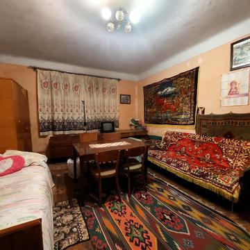 Нафтовиків вул., 19