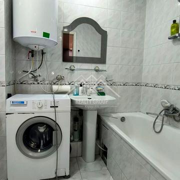 Соборності вул. (Косіора), 8