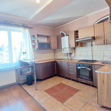 Тролейбусна вул., 28