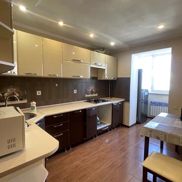 Академіка Сахарова вул., 40