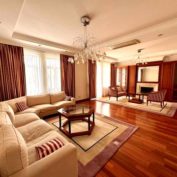 Обсерваторна вул., 10