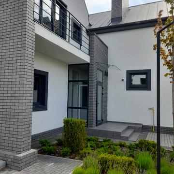 Покровська вул.