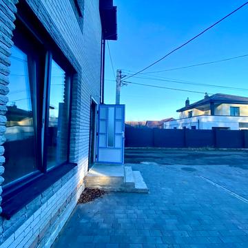 Лесі Українки вул., 71