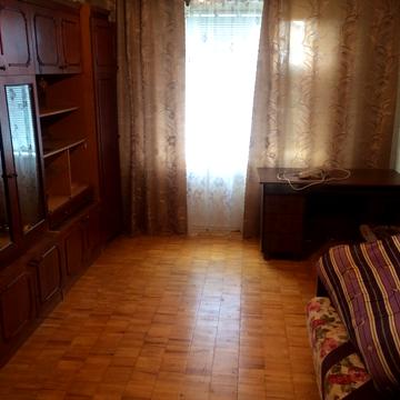 Хорольська вул., 1