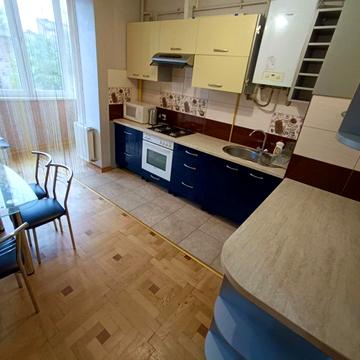 Братів Міхновських вул. (Московська), 30