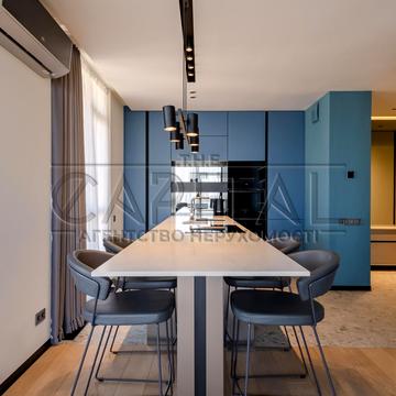 Предславинська вул., 44