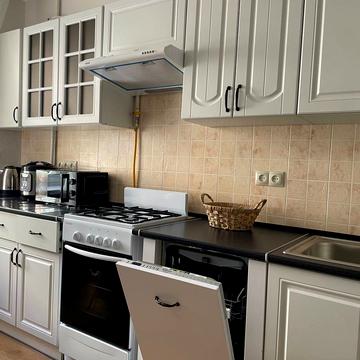 Богдана Хмельницького вул., 273