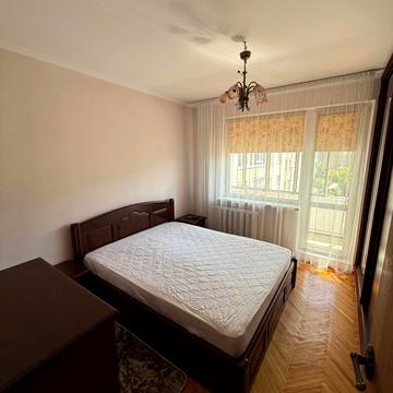 Богдана Хмельницького вул., 243