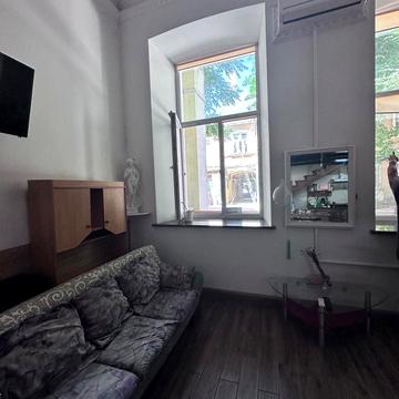 Ланжеронівська вул., 21