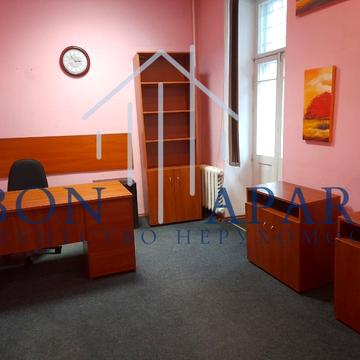 Студентська вул., 11